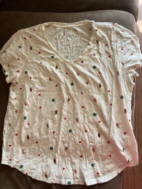Old Navy White V-Neck Short Sleeve Tee with Red Heart & Multicolor Prints